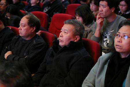 必发7790电子集团院长王川进观看讲座